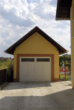Dvokrilna garažna vrata